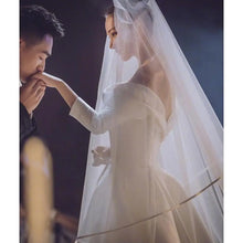 Load image into Gallery viewer, Ribbon Edge Wedding Veil