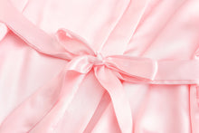 Load image into Gallery viewer, Pink and White Bridesmaid Robes
